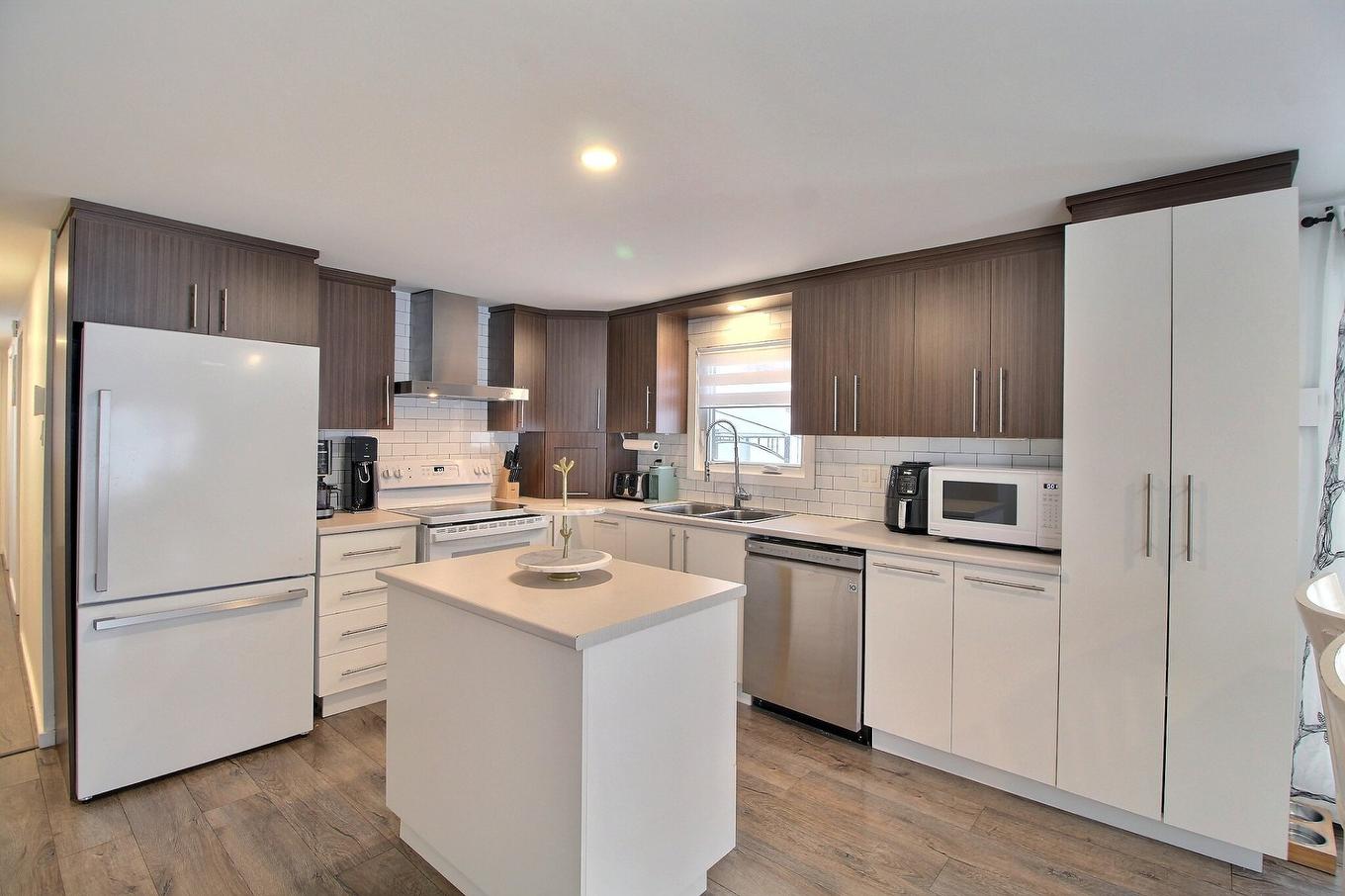 Cuisine - 1683 Rue Bellevue, Val-D'Or, QC - Indoor Photo Showing Kitchen With Double Sink