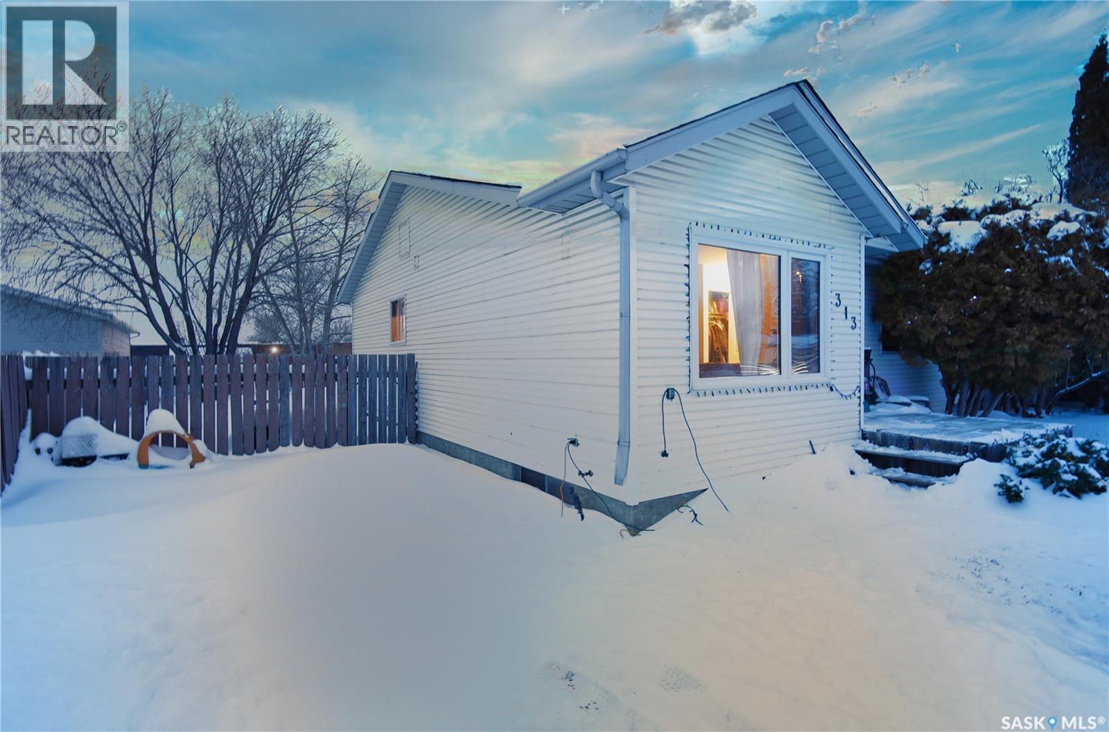 313 Centennial Boulevard, Warman, SK - Outdoor