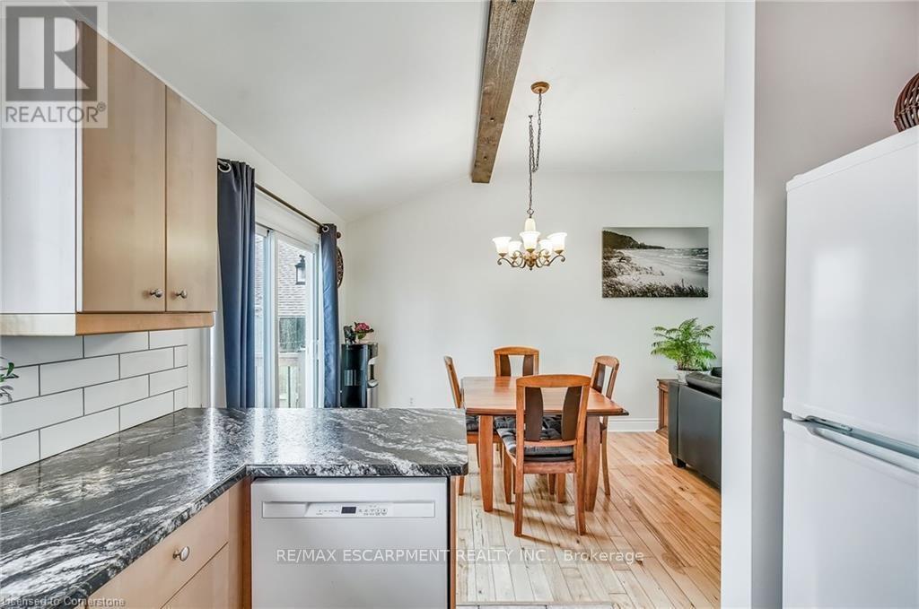 8 Beach Road, Haldimand, ON - Indoor Photo Showing Other Room