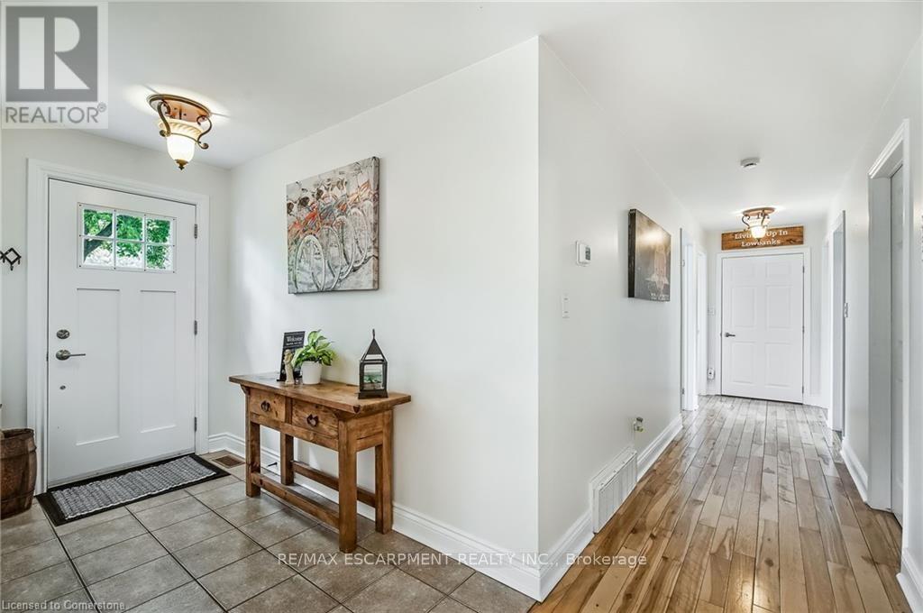 8 Beach Road, Haldimand, ON - Indoor Photo Showing Other Room