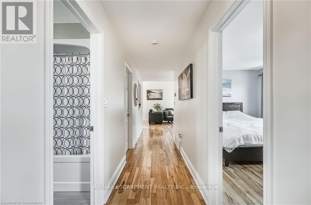 8 Beach Road, Haldimand, ON - Indoor Photo Showing Other Room