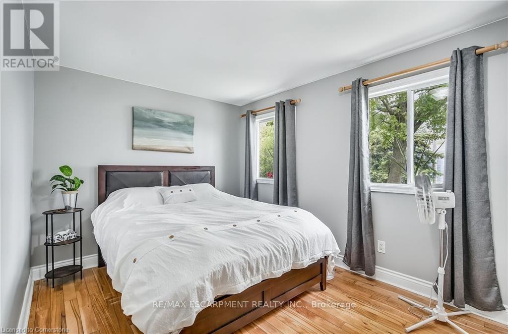 8 Beach Road, Haldimand, ON - Indoor Photo Showing Bedroom