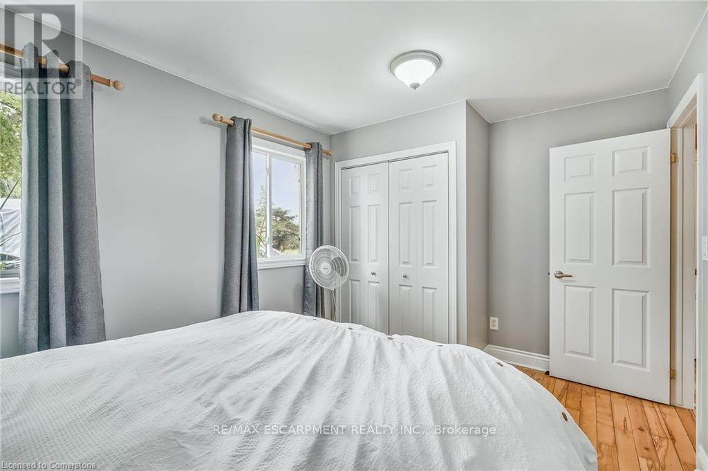 8 Beach Road, Haldimand, ON - Indoor Photo Showing Bedroom