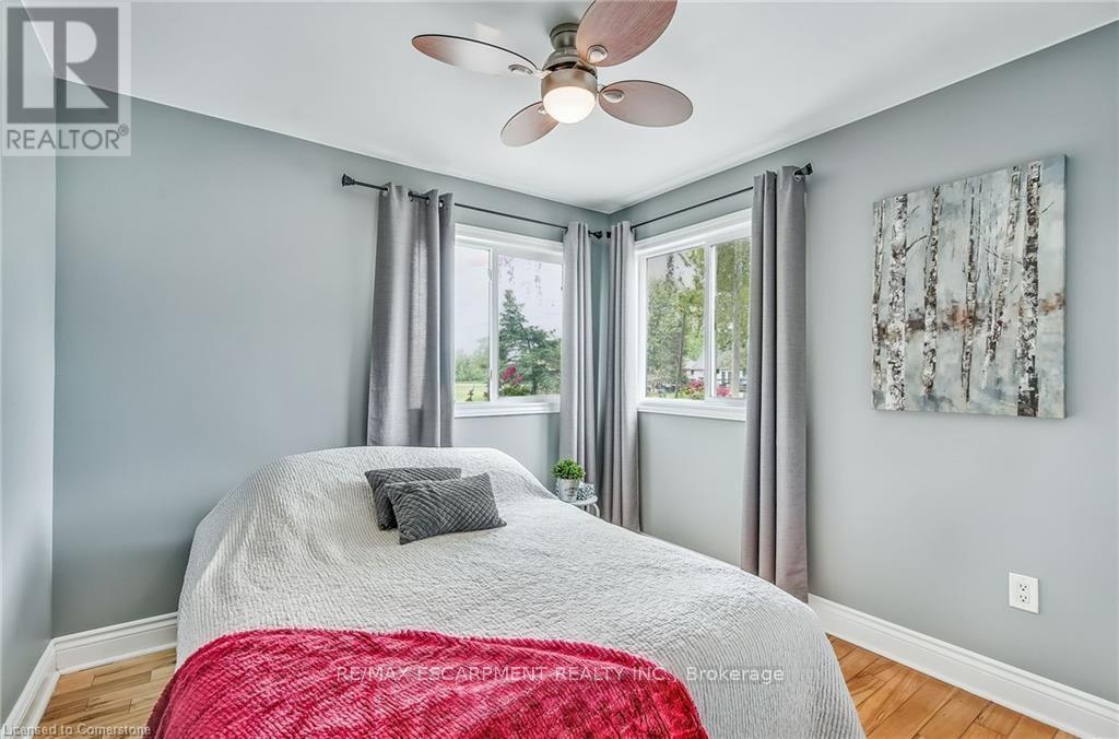 8 Beach Road, Haldimand, ON - Indoor Photo Showing Bedroom
