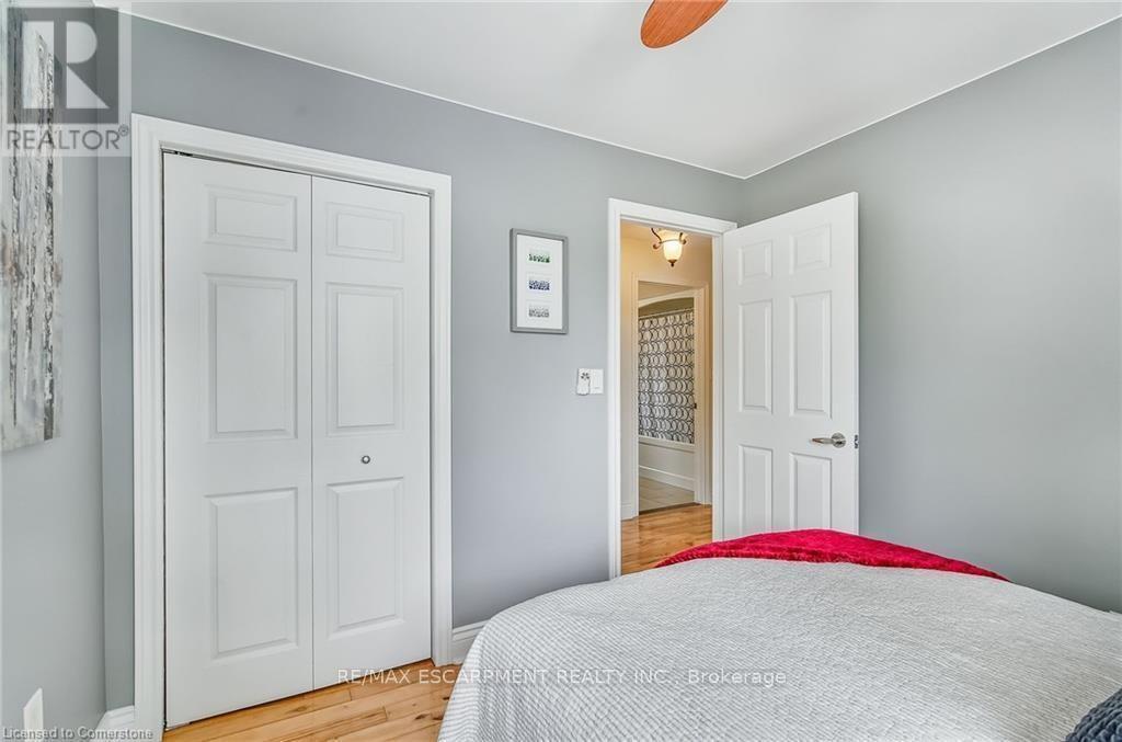 8 Beach Road, Haldimand, ON - Indoor Photo Showing Bedroom