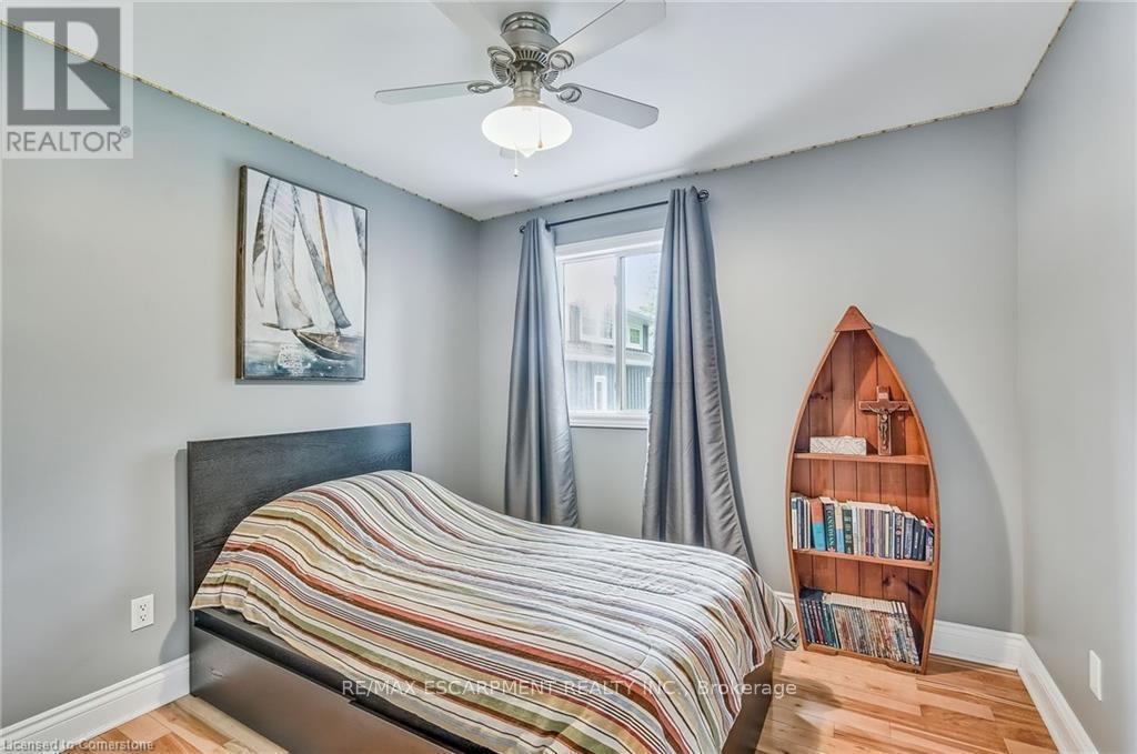 8 Beach Road, Haldimand, ON - Indoor Photo Showing Bedroom