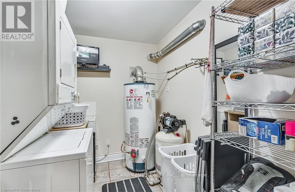 8 Beach Road, Haldimand, ON - Indoor