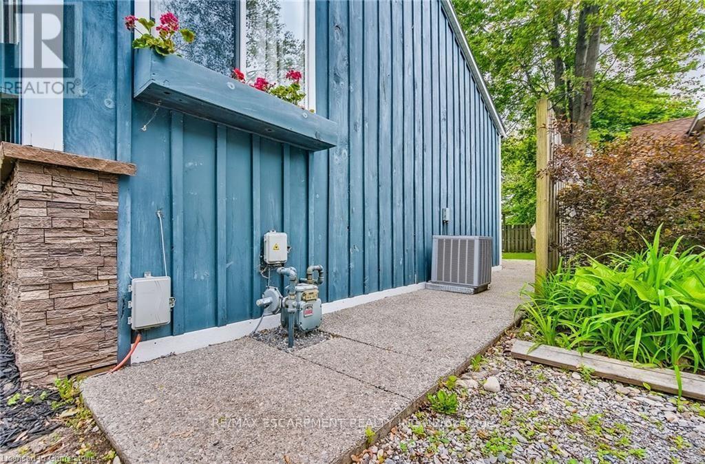 8 Beach Road, Haldimand, ON - Outdoor