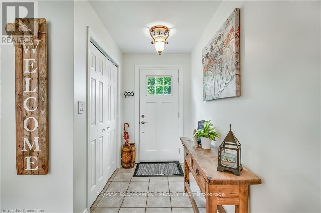 8 Beach Road, Haldimand, ON - Indoor Photo Showing Other Room