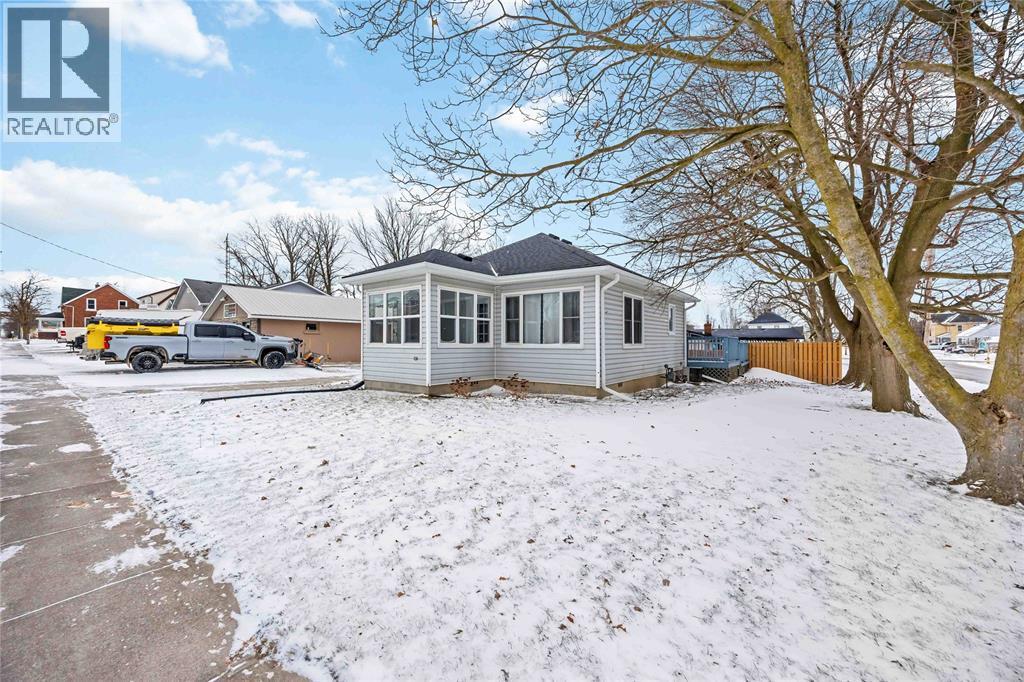 460 Ontario Street, Warwick-Watford, ON - Outdoor