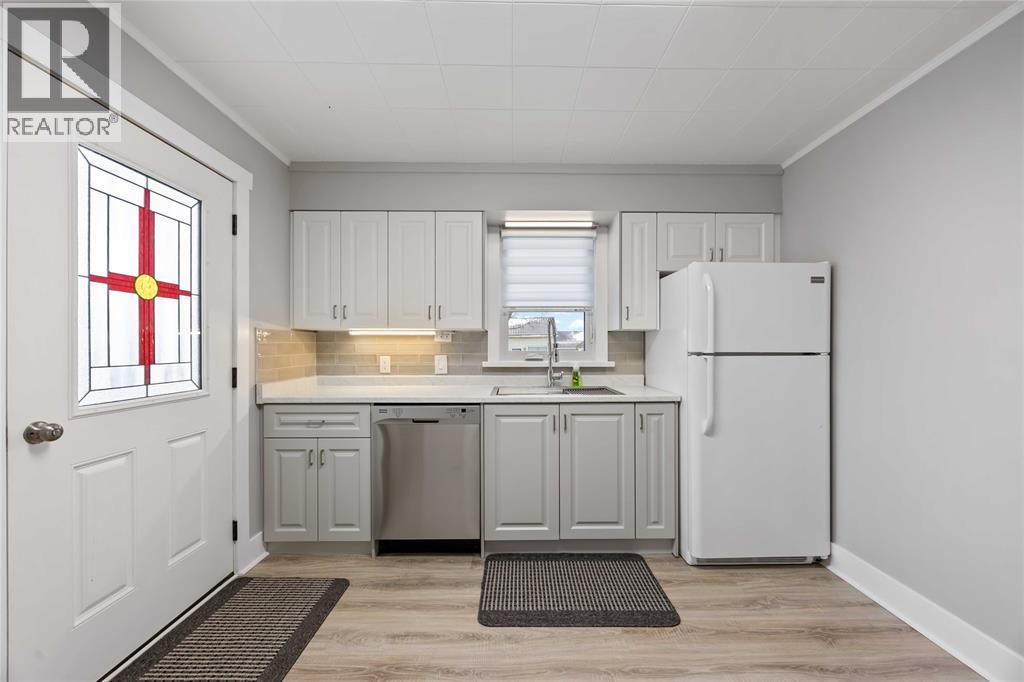 460 Ontario Street, Warwick-Watford, ON - Indoor Photo Showing Kitchen