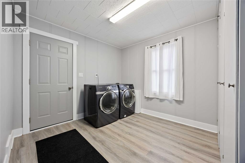 460 Ontario Street, Warwick-Watford, ON - Indoor Photo Showing Laundry Room