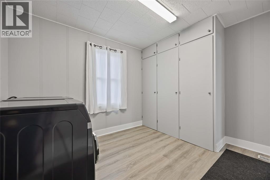 460 Ontario Street, Warwick-Watford, ON - Indoor