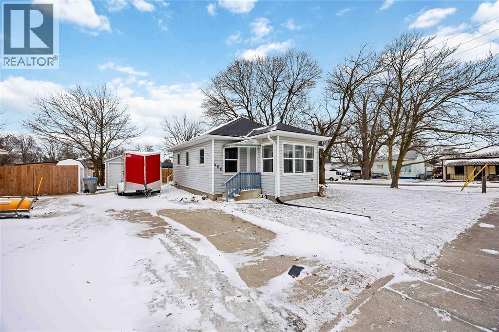 460 Ontario Street, Warwick-Watford, ON - Outdoor