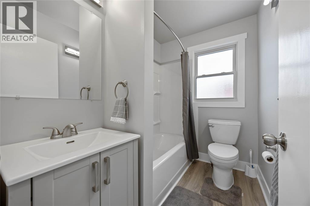 460 Ontario Street, Warwick-Watford, ON - Indoor Photo Showing Bathroom