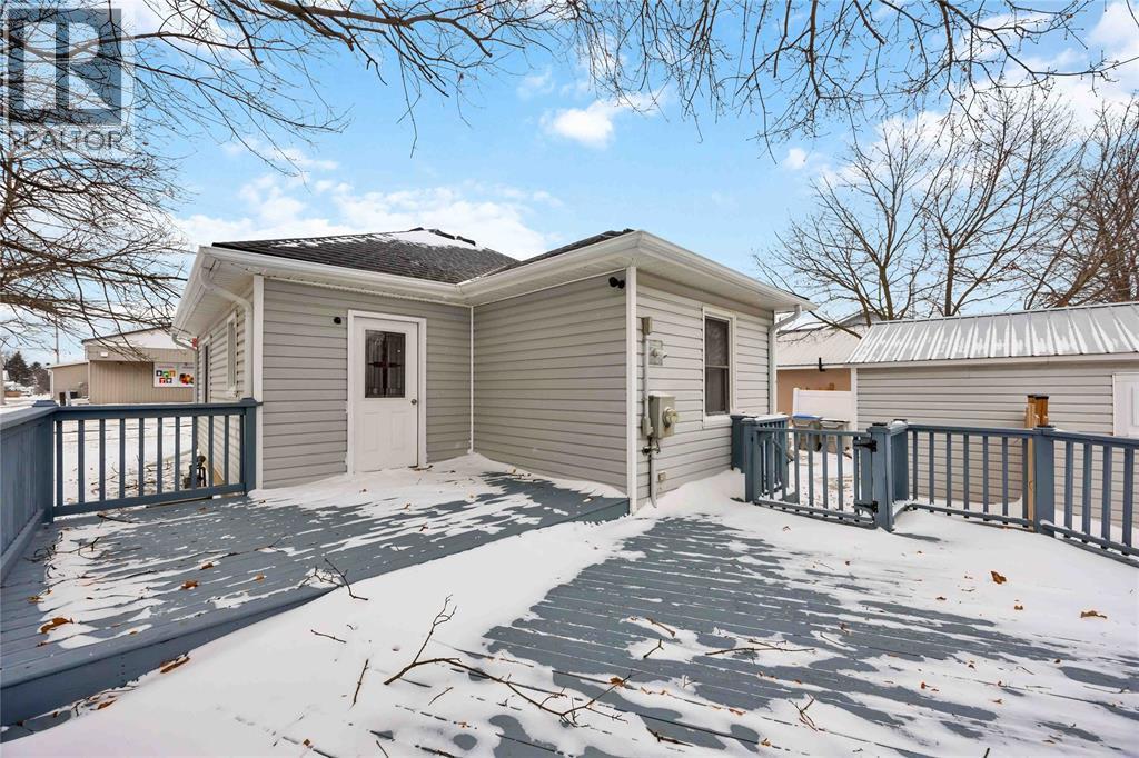 460 Ontario Street, Warwick-Watford, ON - Outdoor With Deck Patio Veranda