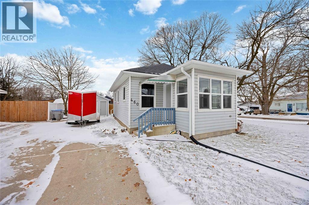 460 Ontario Street, Warwick-Watford, ON - Outdoor