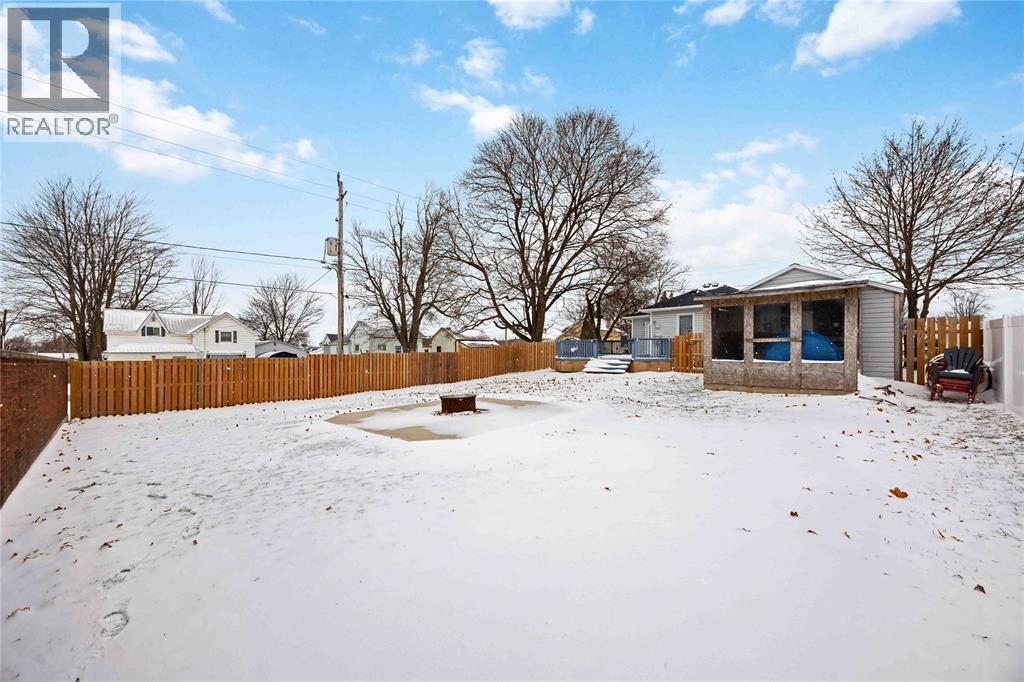 460 Ontario Street, Warwick-Watford, ON - Outdoor