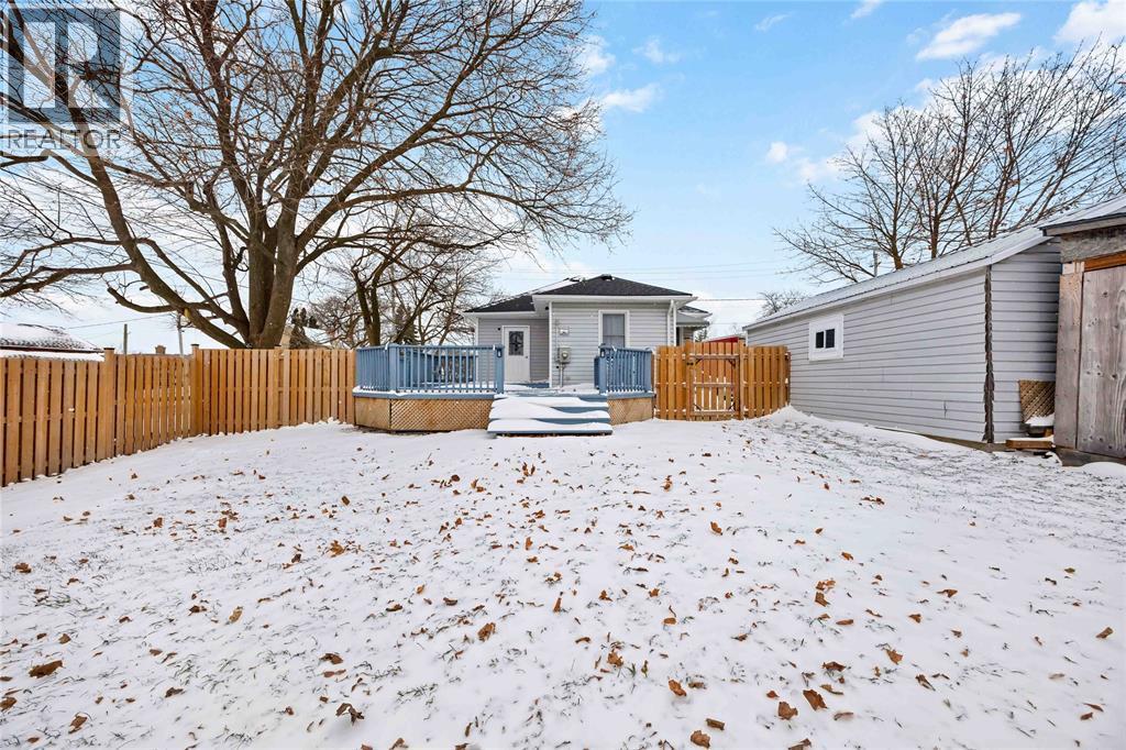 460 Ontario Street, Warwick-Watford, ON - Outdoor With Deck Patio Veranda