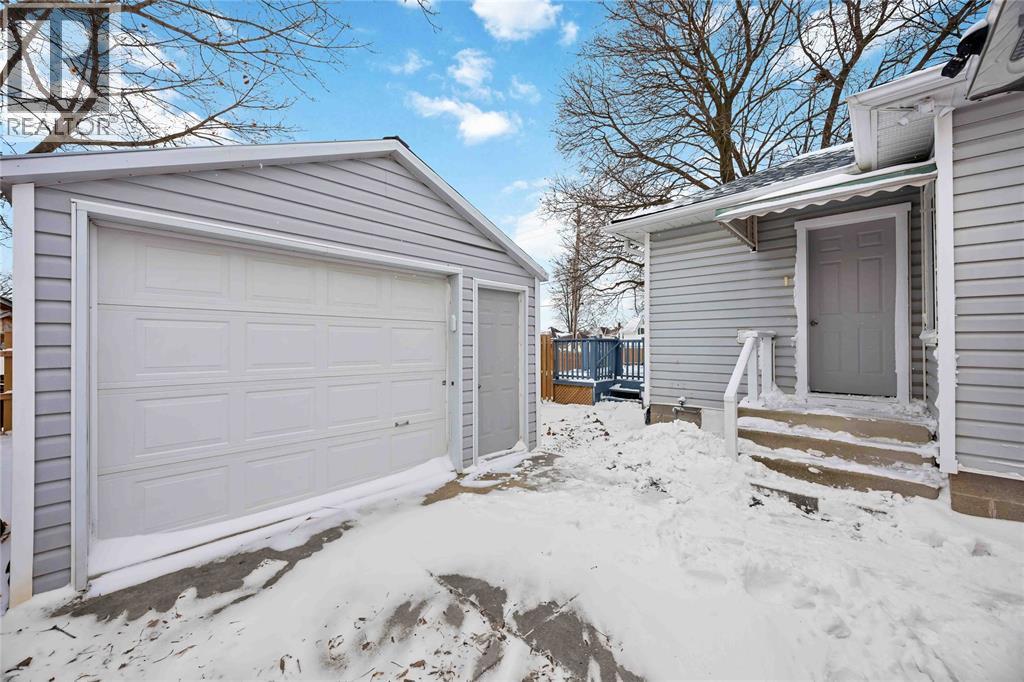 460 Ontario Street, Warwick-Watford, ON - Outdoor