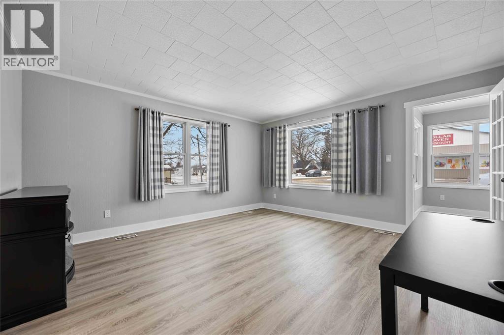 460 Ontario Street, Warwick-Watford, ON - Indoor Photo Showing Other Room