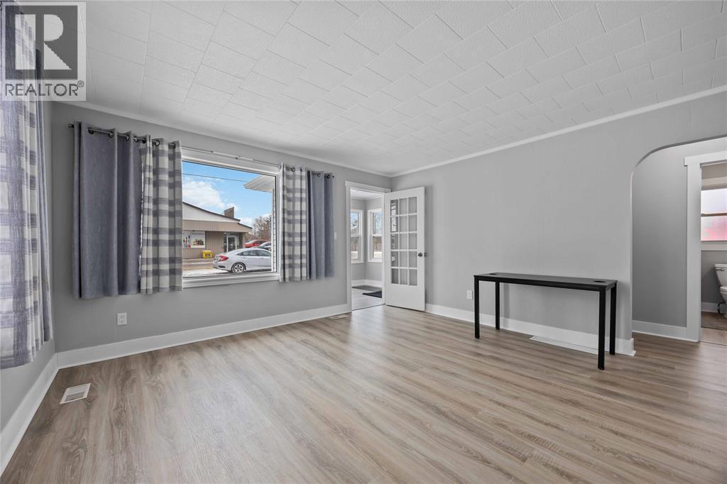 460 Ontario Street, Warwick-Watford, ON - Indoor