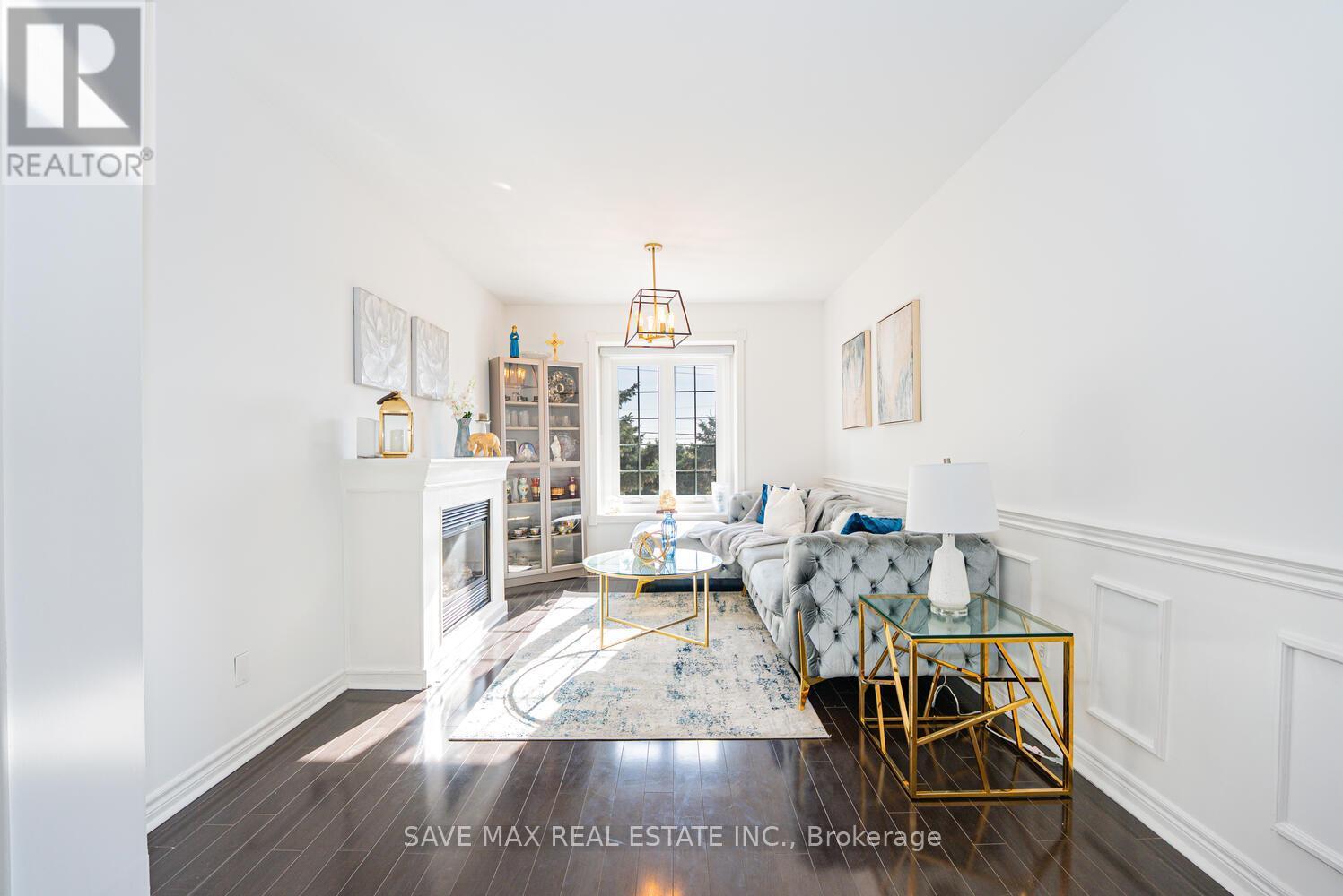 3645 Indigo Crescent, Mississauga, ON - Indoor Photo Showing Living Room With Fireplace