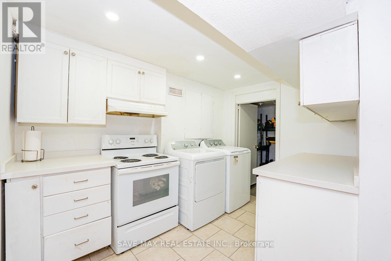 3645 Indigo Crescent, Mississauga, ON - Indoor Photo Showing Laundry Room