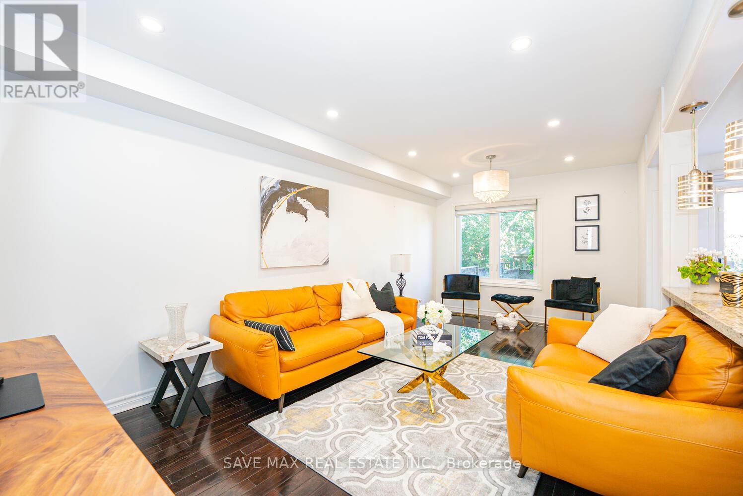 3645 Indigo Crescent, Mississauga, ON - Indoor Photo Showing Living Room