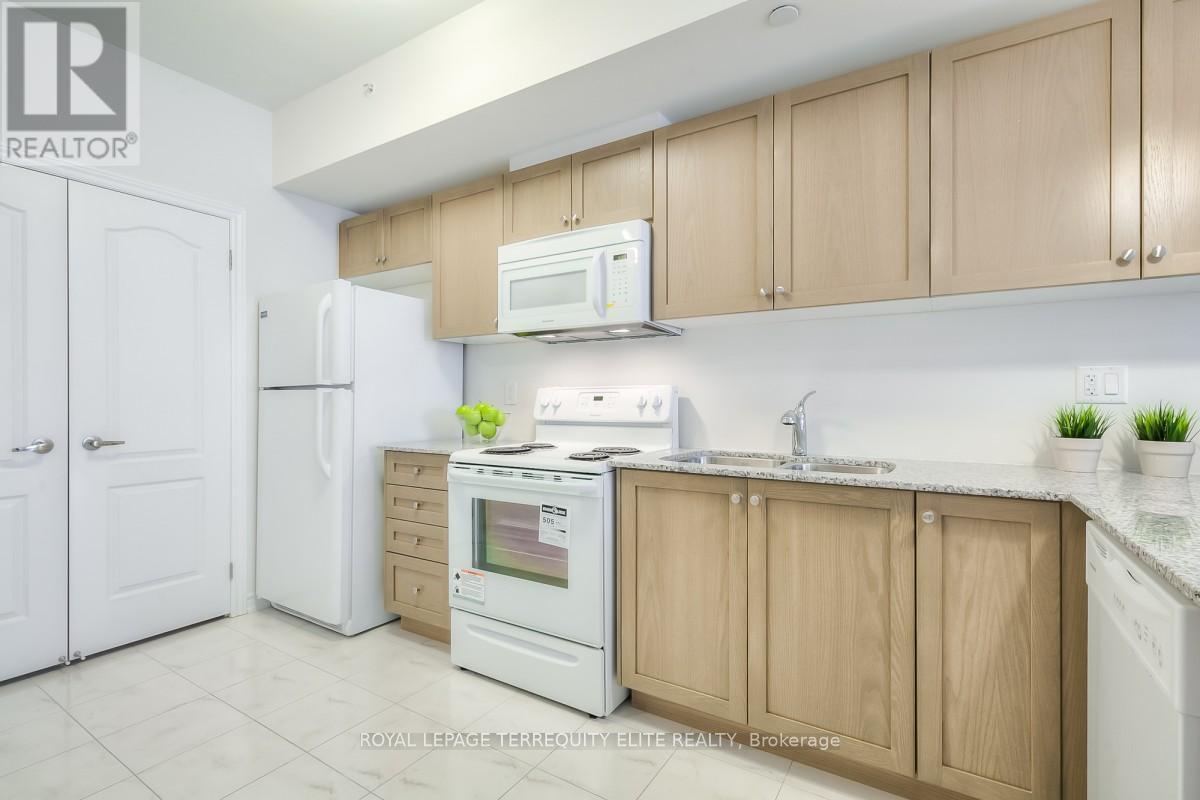 15 - 39 Drewry Avenue, Toronto, ON - Indoor Photo Showing Kitchen