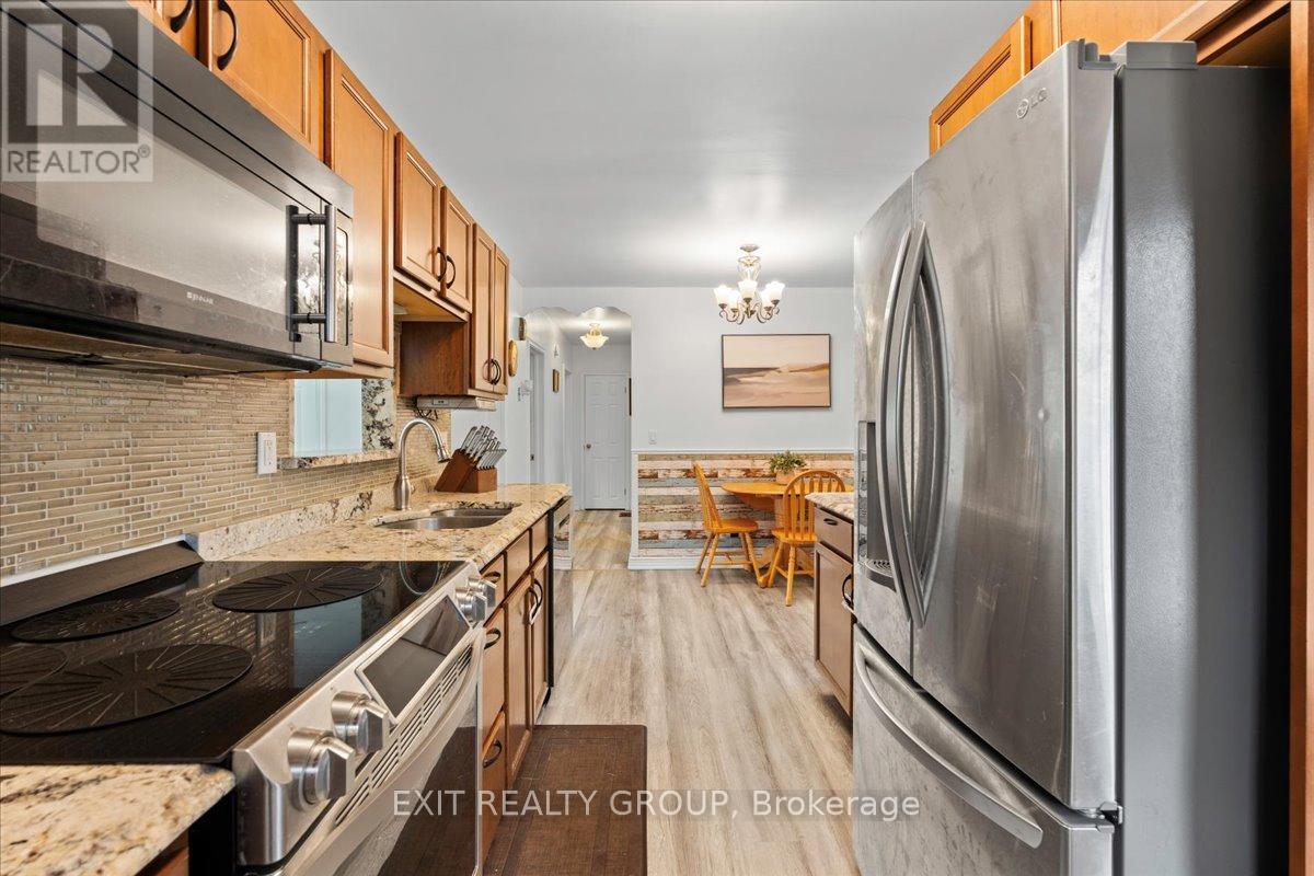 29 Barry Road, Quinte West (Murray Ward), ON - Indoor Photo Showing Kitchen