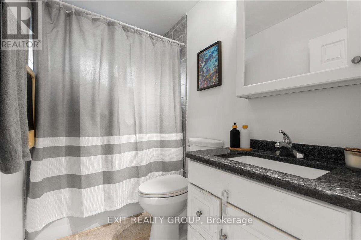 29 Barry Road, Quinte West (Murray Ward), ON - Indoor Photo Showing Bathroom