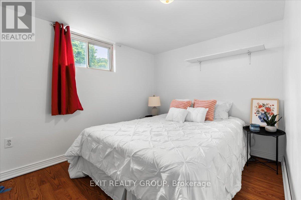 29 Barry Road, Quinte West (Murray Ward), ON - Indoor Photo Showing Bedroom