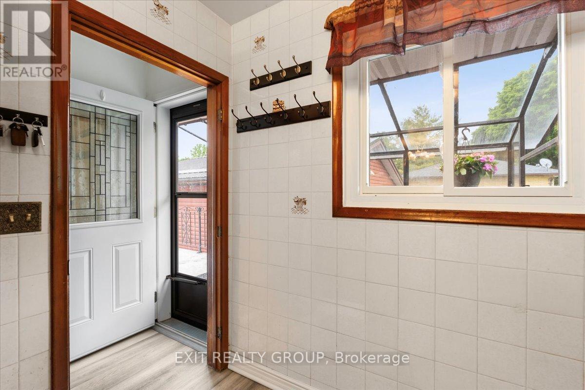 29 Barry Road, Quinte West (Murray Ward), ON - Indoor Photo Showing Other Room