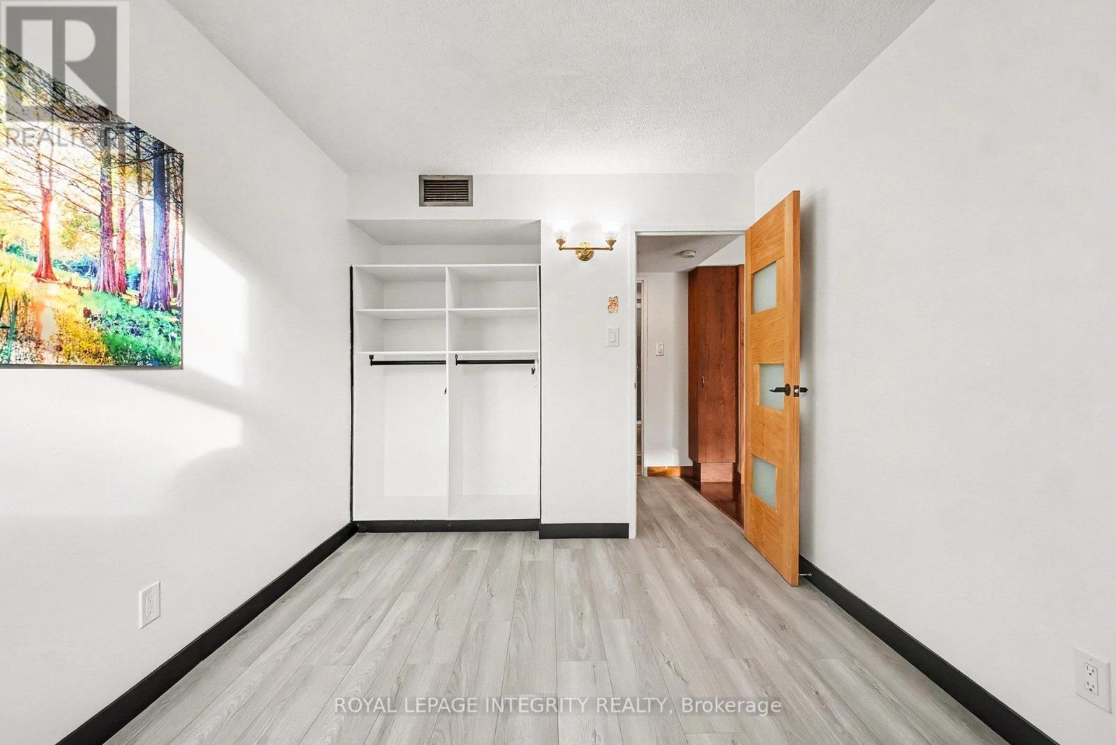 207 - 1180 Ohio Street, Ottawa, ON - Indoor Photo Showing Other Room