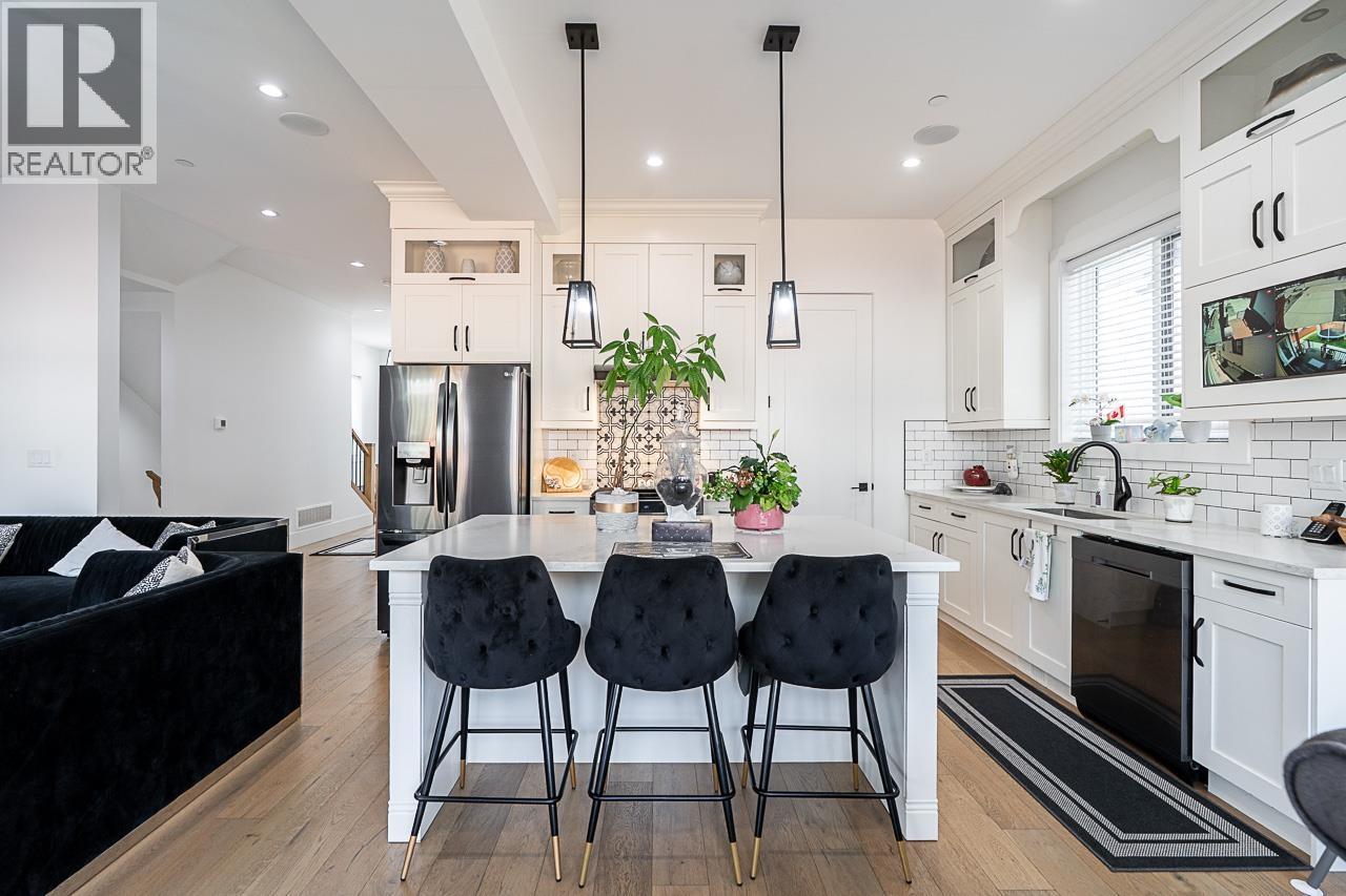23091 134 Loop, Maple Ridge, BC - Indoor Photo Showing Kitchen With Upgraded Kitchen