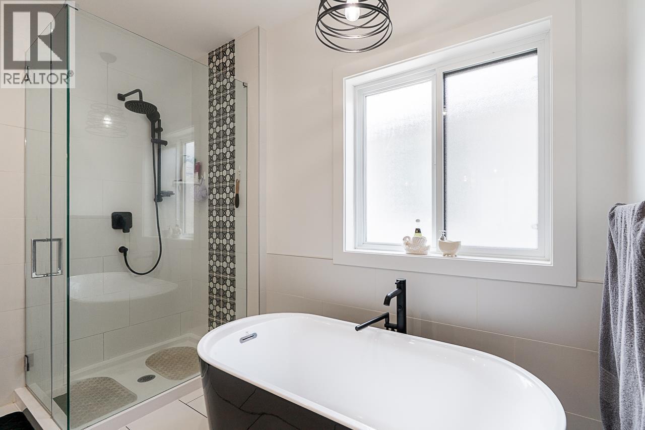 23091 134 Loop, Maple Ridge, BC - Indoor Photo Showing Bathroom