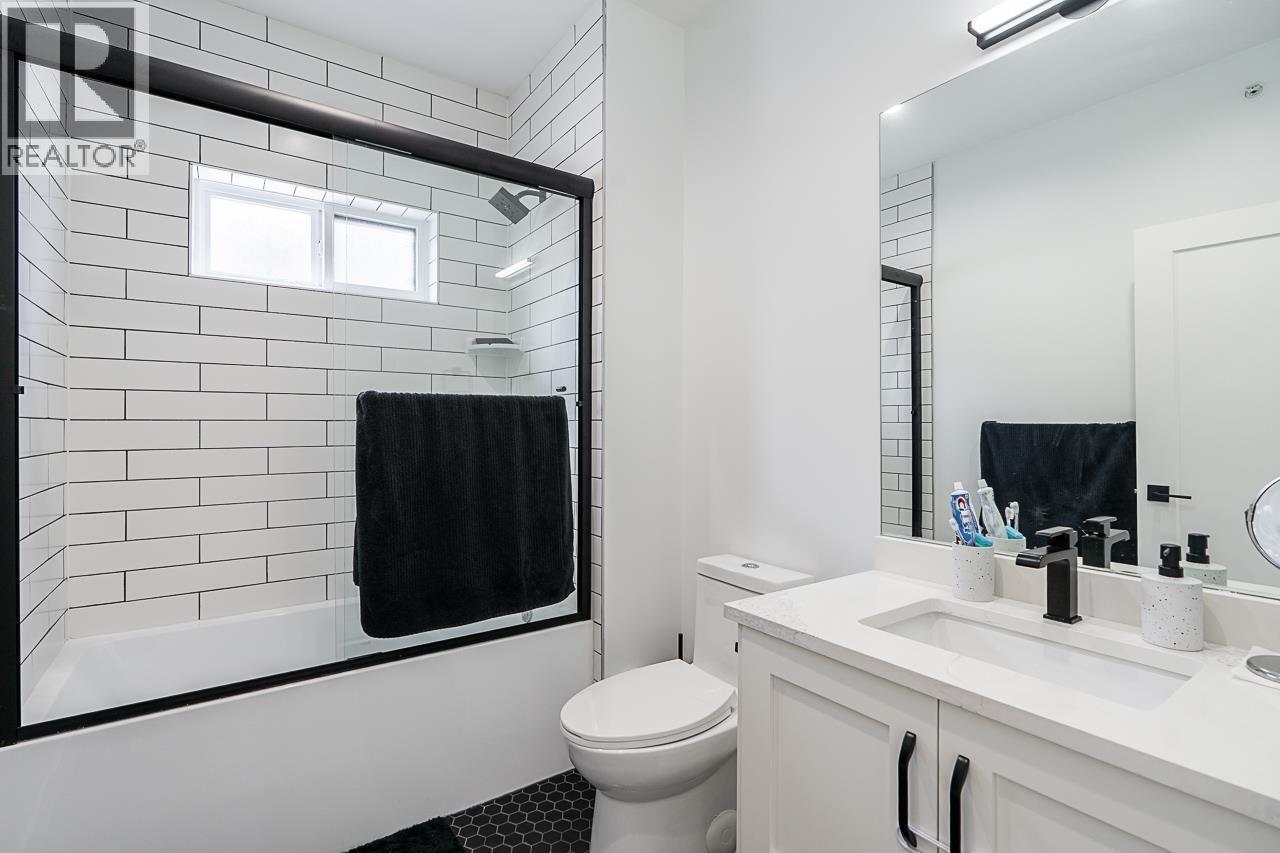 23091 134 Loop, Maple Ridge, BC - Indoor Photo Showing Bathroom