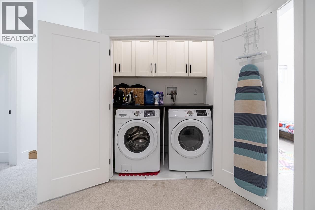23091 134 Loop, Maple Ridge, BC - Indoor Photo Showing Laundry Room
