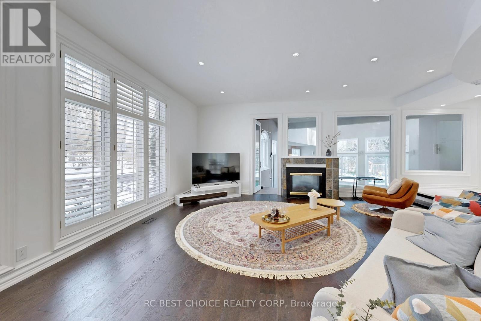 76 Silver Fox Place, Vaughan, ON - Indoor Photo Showing Living Room With Fireplace