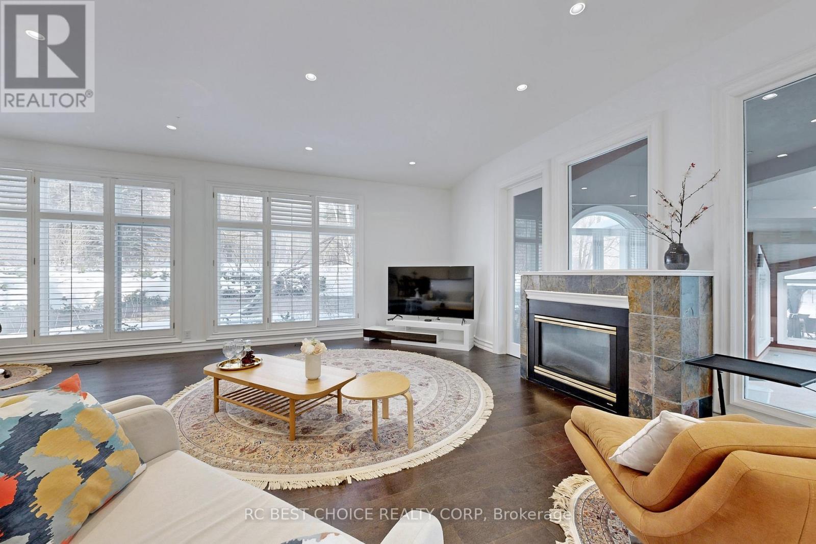 76 Silver Fox Place, Vaughan, ON - Indoor Photo Showing Living Room With Fireplace
