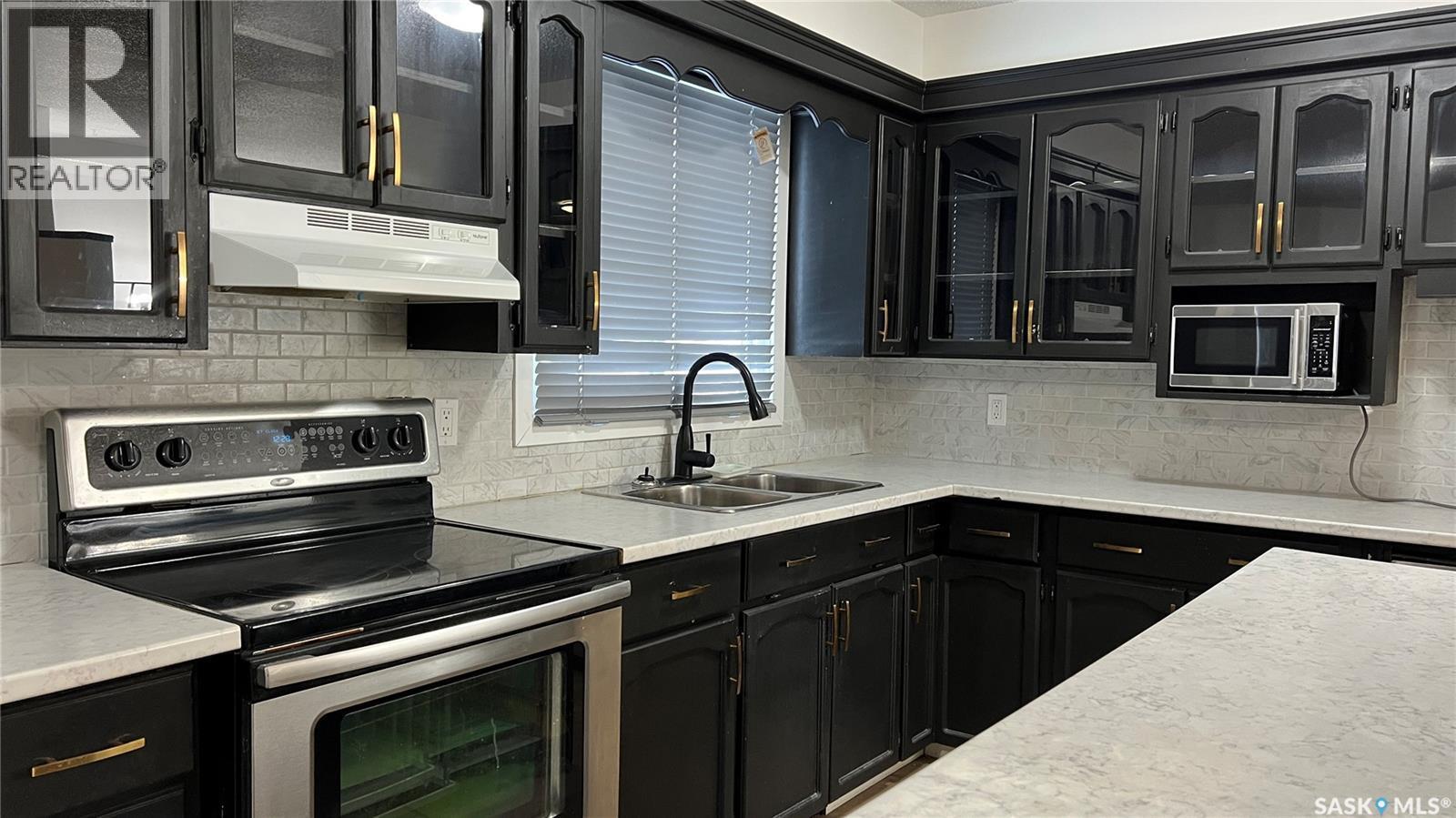 310 5Th Avenue, Cudworth, SK - Indoor Photo Showing Kitchen With Double Sink
