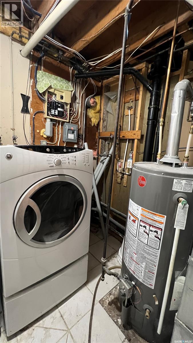 310 5Th Avenue, Cudworth, SK - Indoor Photo Showing Laundry Room