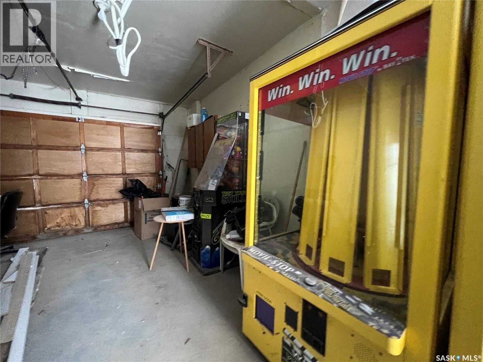 310 5Th Avenue, Cudworth, SK - Indoor Photo Showing Garage
