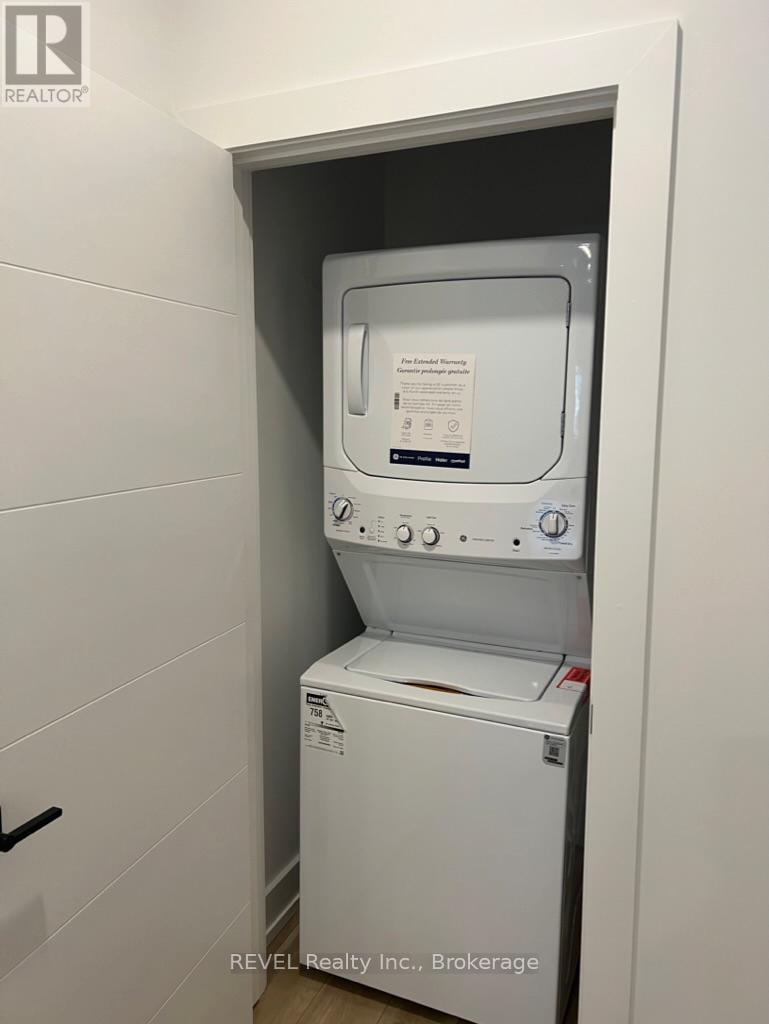 6129 Curlin Crescent, Niagara Falls (Forestview), ON - Indoor Photo Showing Laundry Room