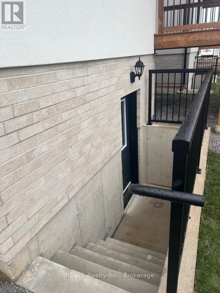 6129 Curlin Crescent, Niagara Falls (Forestview), ON - Outdoor With Exterior