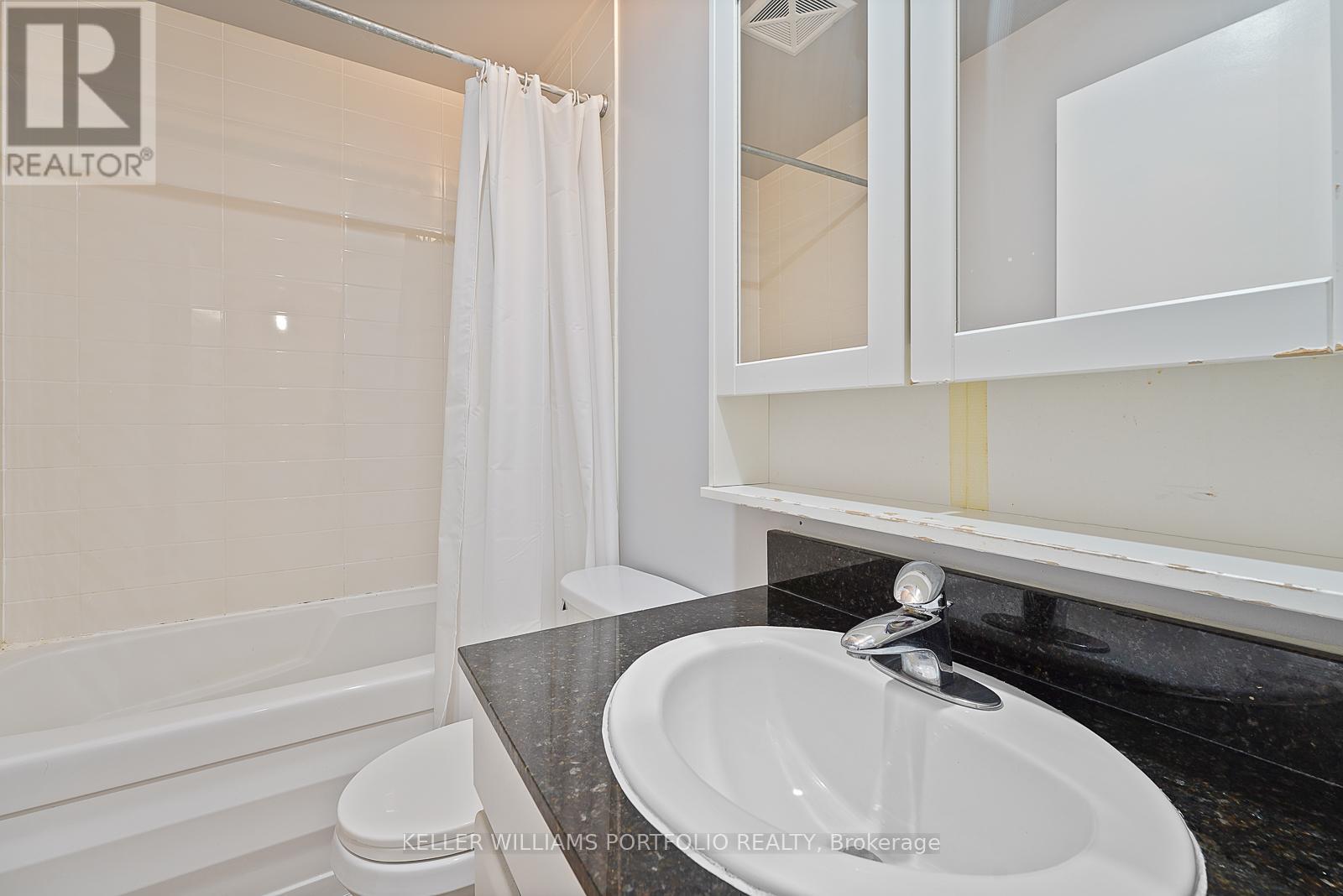 505 - 30 Canterbury Place, Toronto, ON - Indoor Photo Showing Bathroom