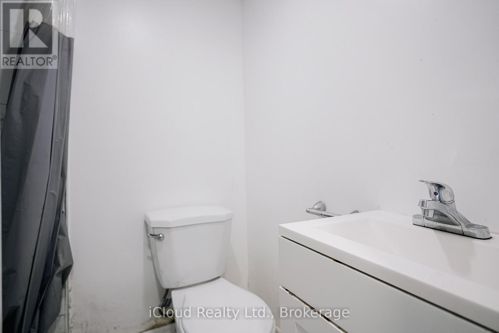 8 Chandler Drive, Toronto, ON - Indoor Photo Showing Bathroom