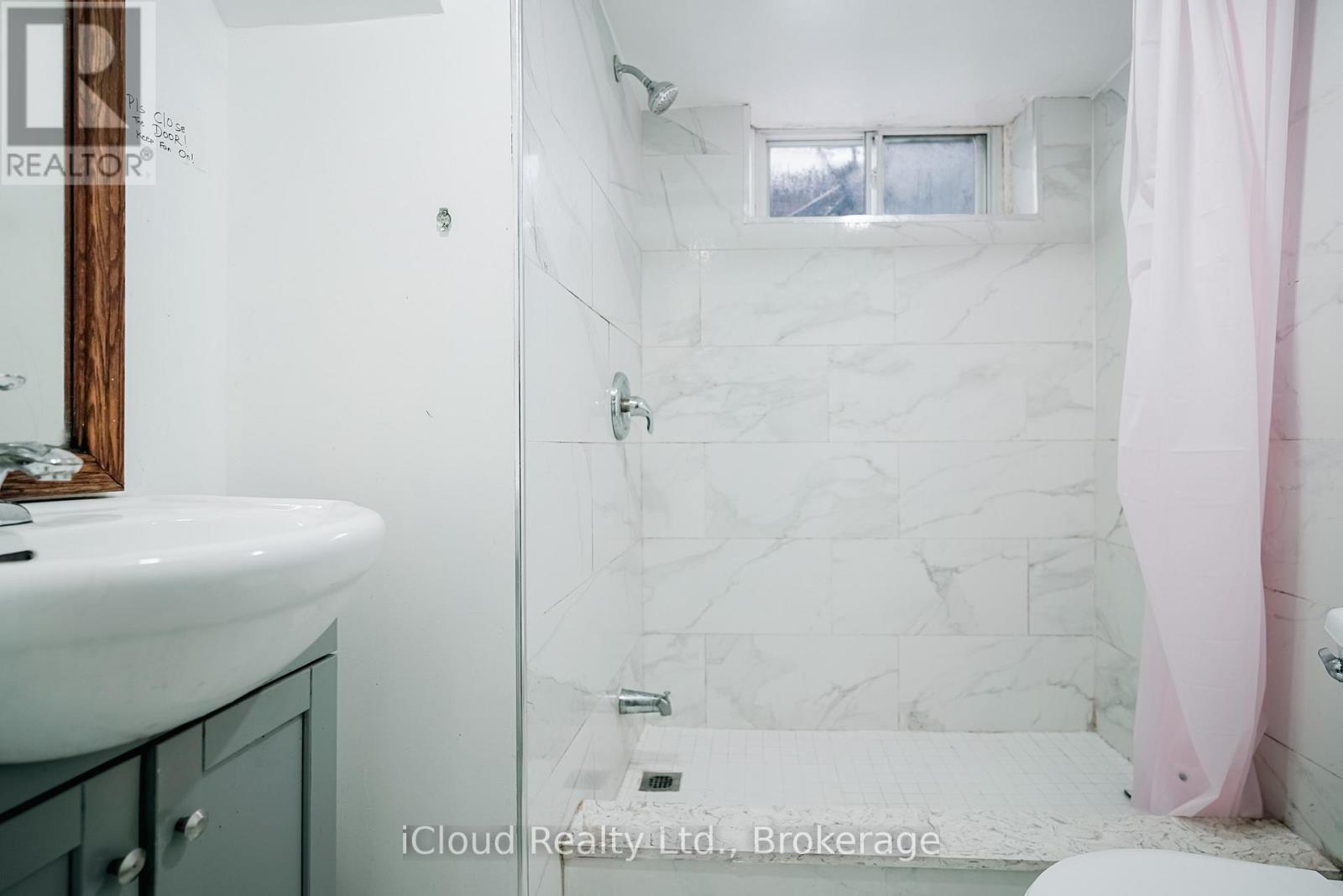 8 Chandler Drive, Toronto, ON - Indoor Photo Showing Bathroom