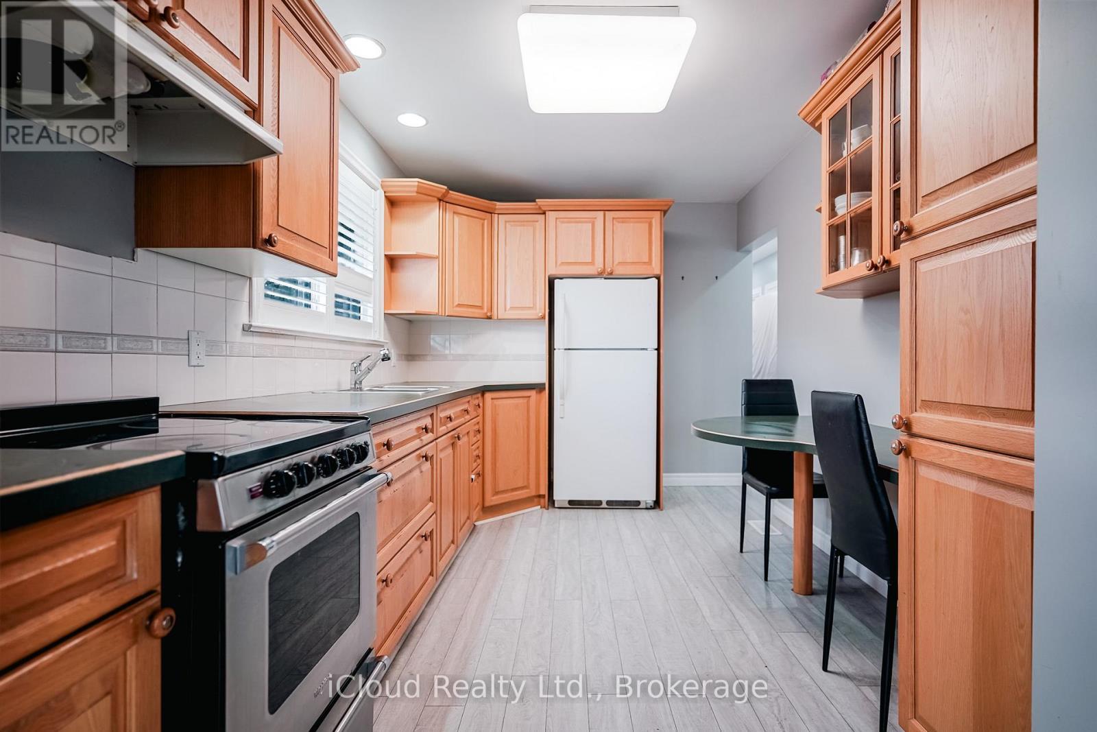 8 Chandler Drive, Toronto, ON - Indoor Photo Showing Kitchen
